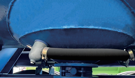 气力输送饲料车